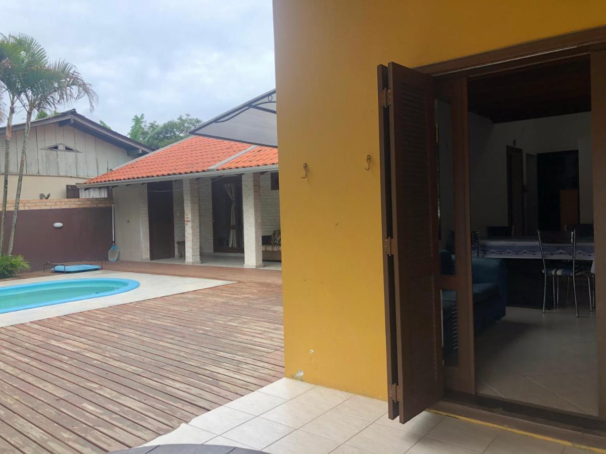 Linda Casa Com Piscina Em Bombinhas, Espaco Inteiro Kültér fotó